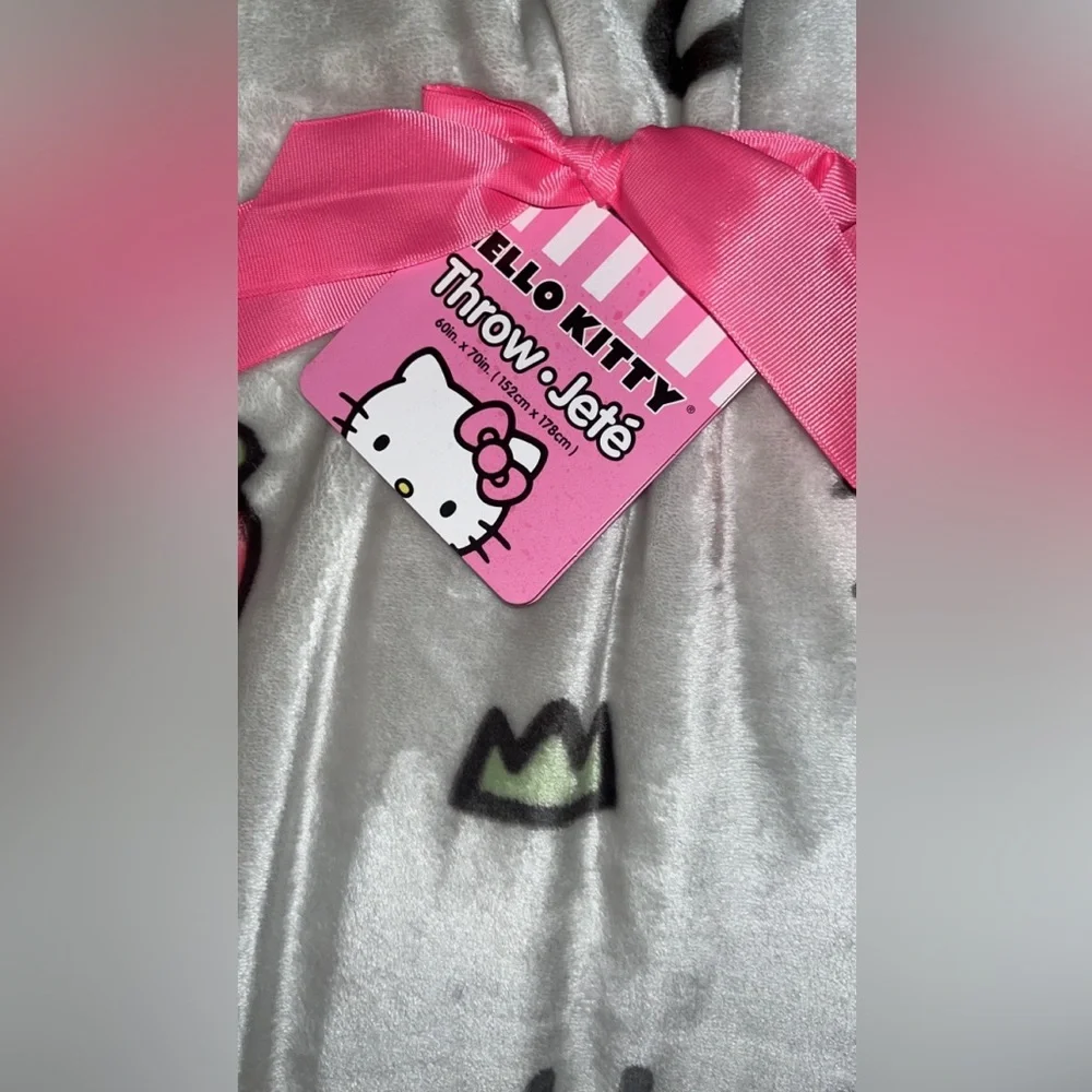 Hello Kitty throw blanket - Picture 3 of 3